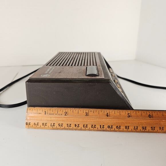 Vintage AM/FM Digital Alarm Clock Radio Woodgrain 1980s Works Tested GE 7-4616B - Picture 3 of 16